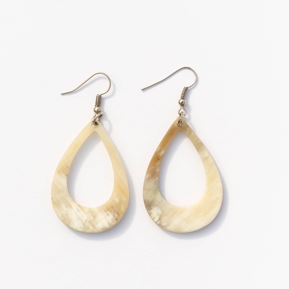 Teardrop Horn earrings made in Vietnam (Cream) - Picture 3 of 3